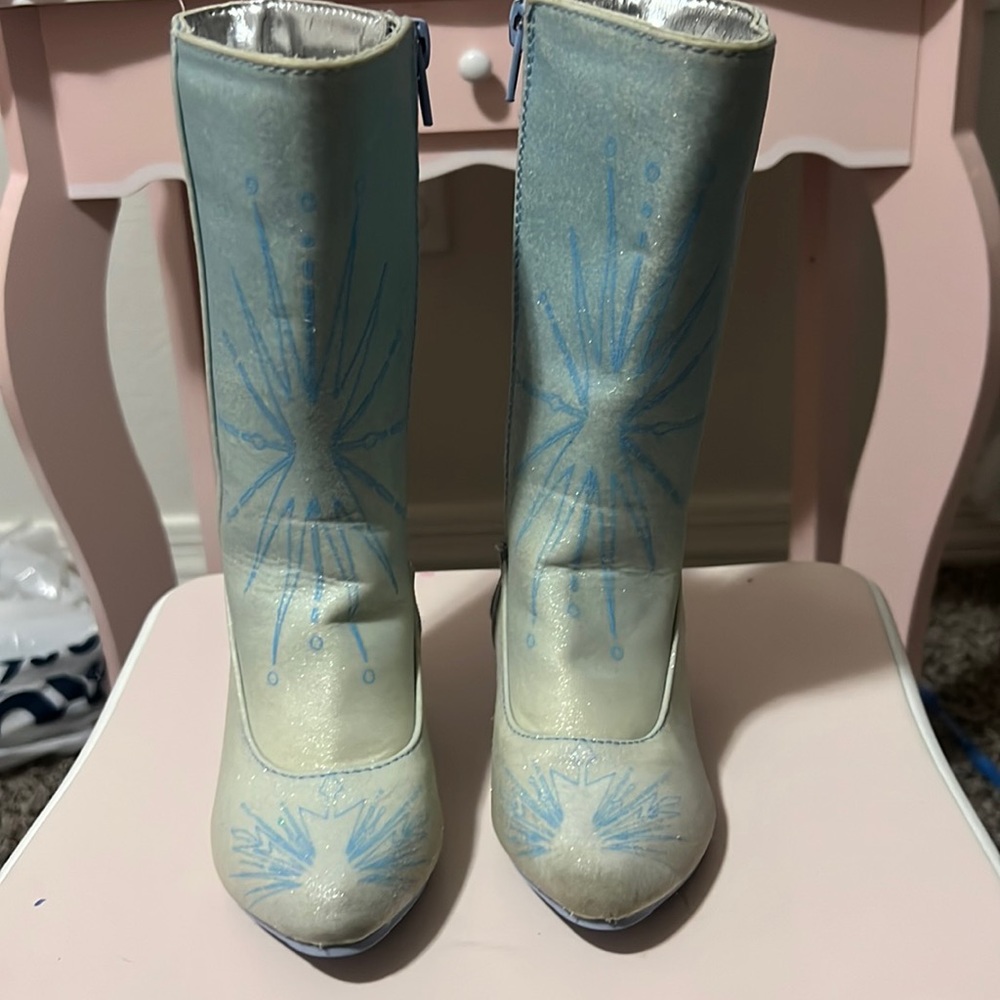 Disney Frozen Elsa boots size 7/8